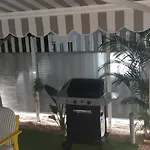 Vakantiehuis Pool View Yard