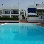Pool View Yard Hébergement de vacances *