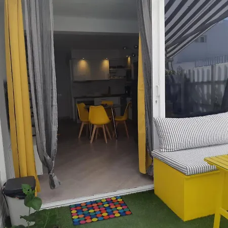 Pool View Yard Ferienhaus