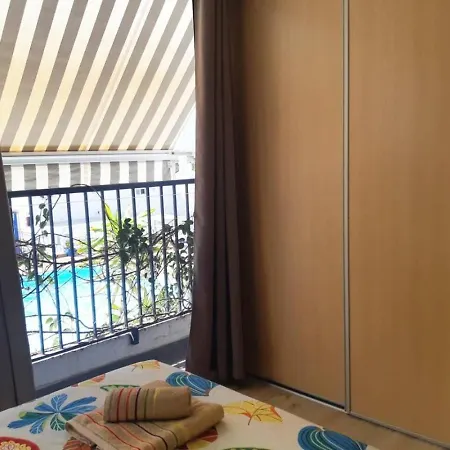 Pool View Yard Semesterbostad