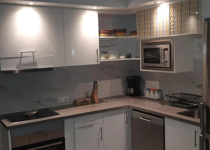 Pool View Yard 度假居