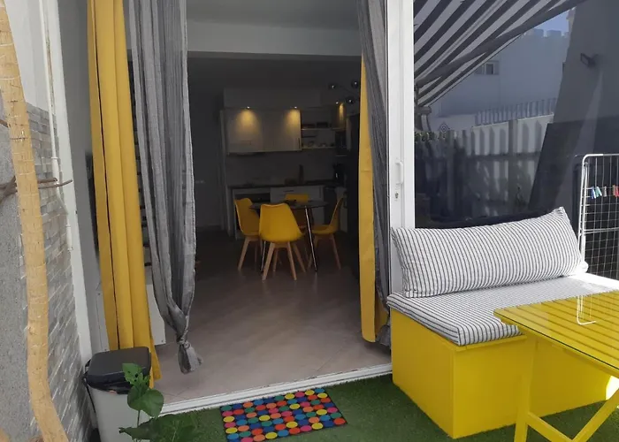 Pool View Yard בית נופש